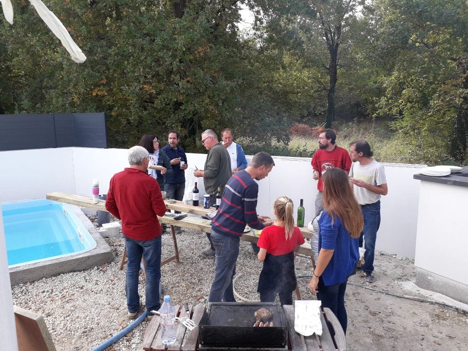 Convivial barbecue extérieur